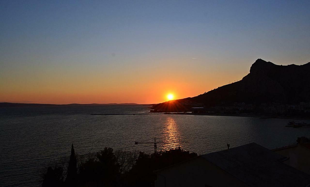 Cosy Sunset Apartment أوميس المظهر الخارجي الصورة