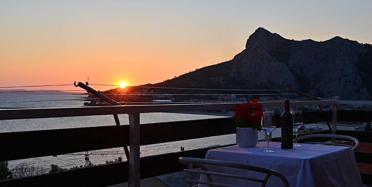 Cosy Sunset Apartment أوميس المظهر الخارجي الصورة
